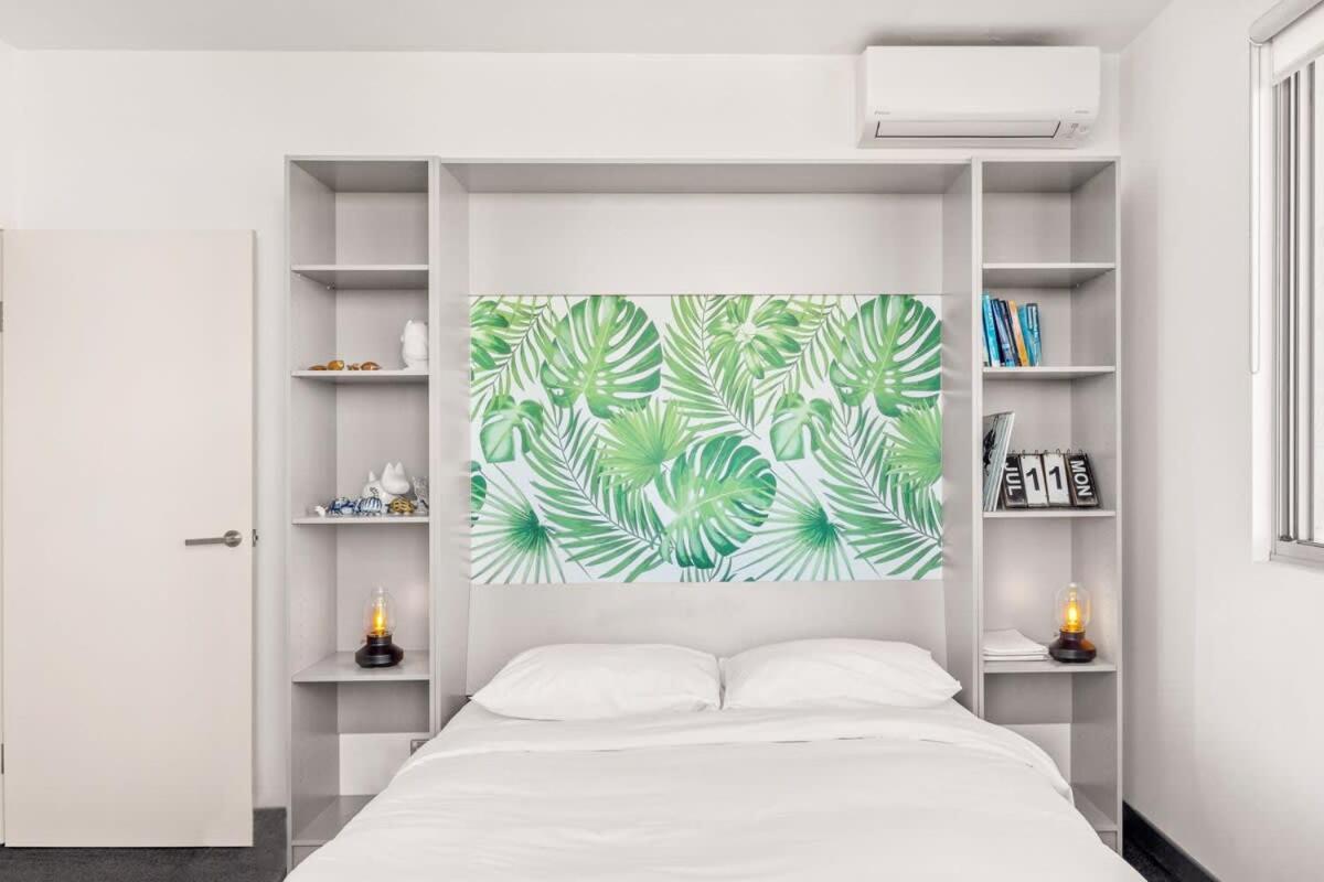 Spacious 2-bed With Two Balconies With Views Sydney