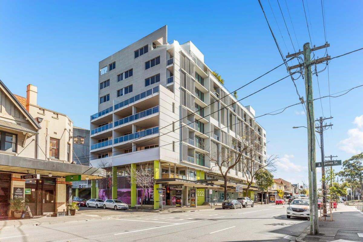 Apartment Spacious 2-bed With Two Balconies With Views Sydney